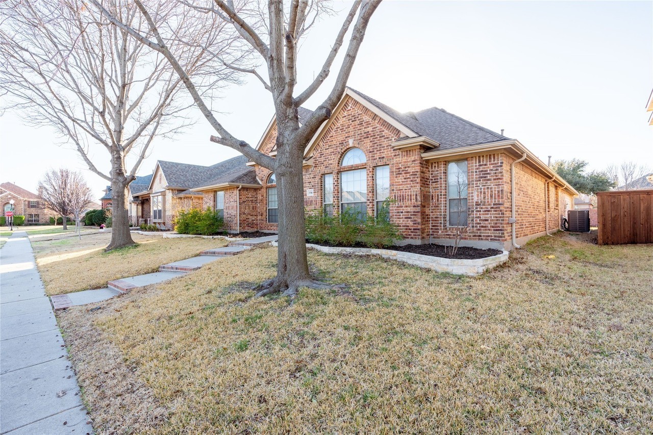 3708 Marble Ln - Photo 3 of 34