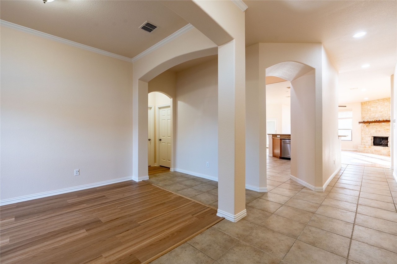 3708 Marble Ln - Photo 4 of 34