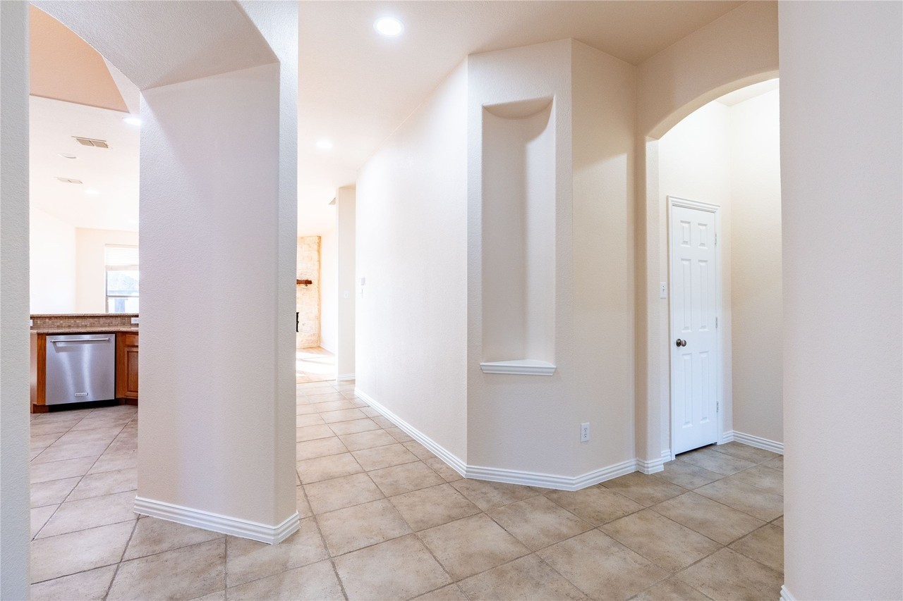 3708 Marble Ln - Photo 6 of 34