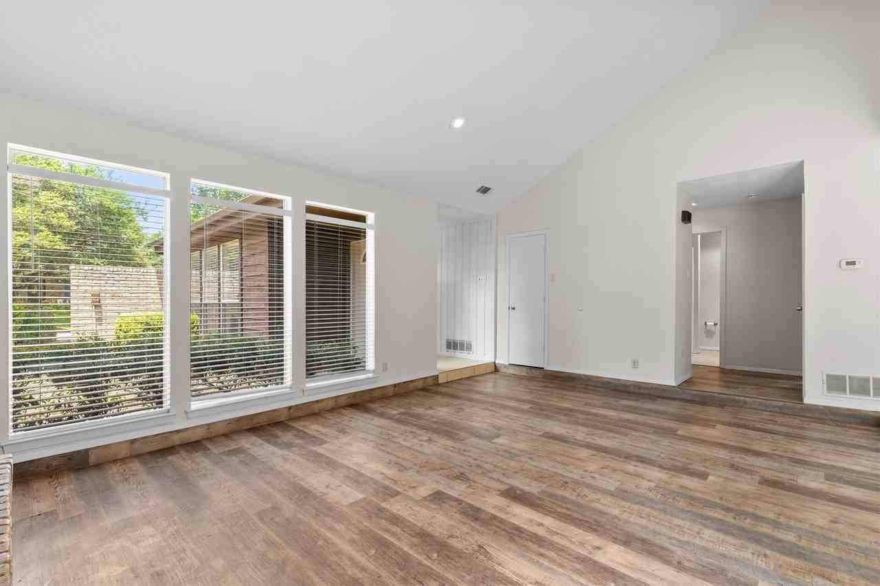 1908 Treehouse Ln - Photo 2 of 19