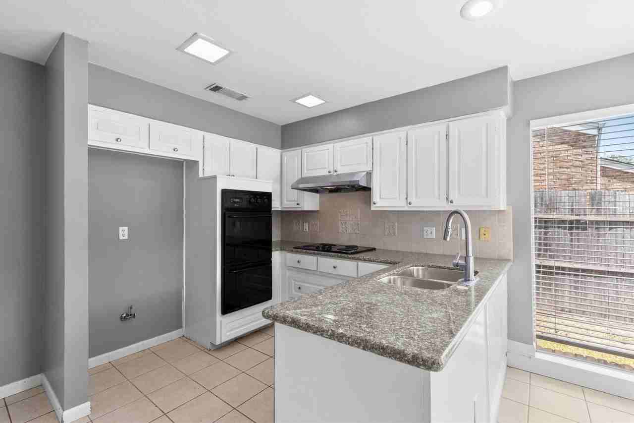 1908 Treehouse Ln - Photo 6 of 19