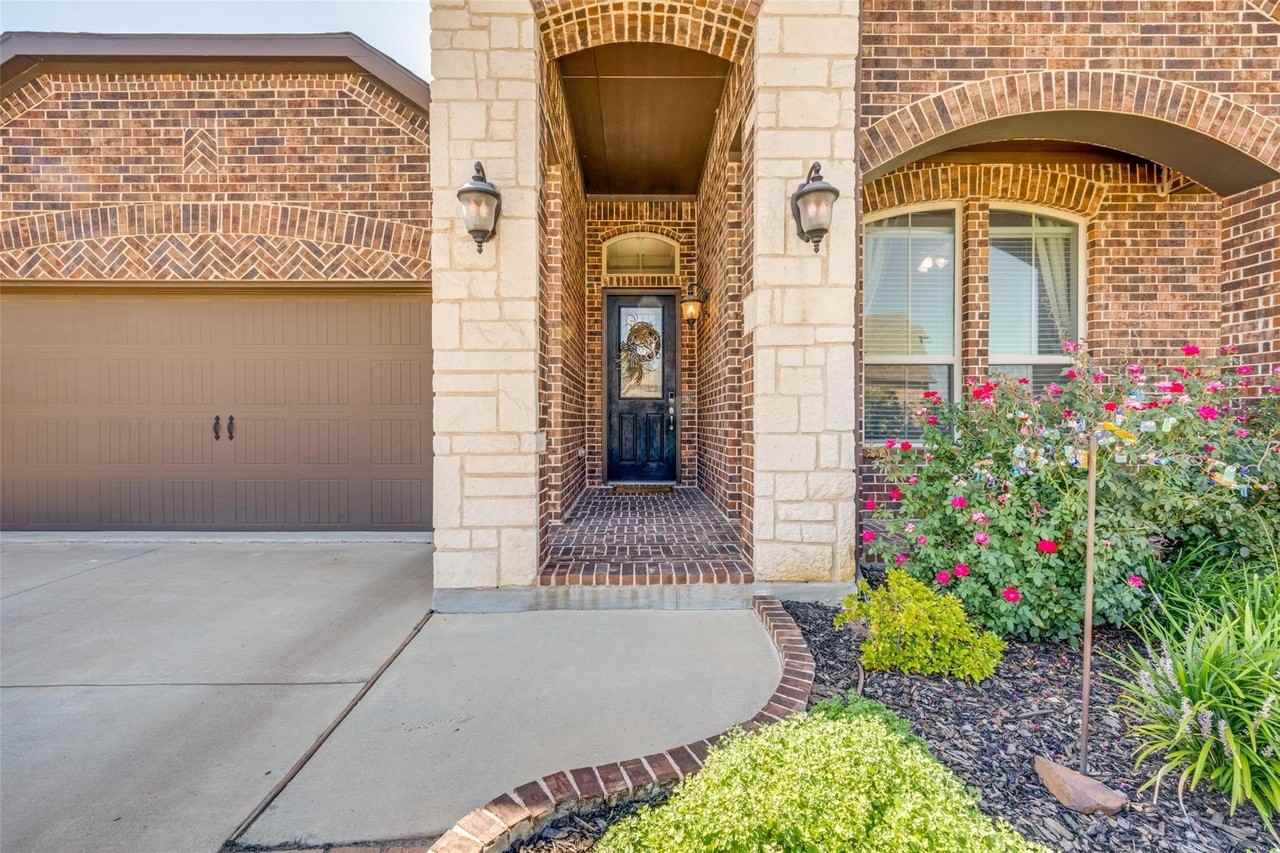 3520 Helm Ln - Photo 5 of 39