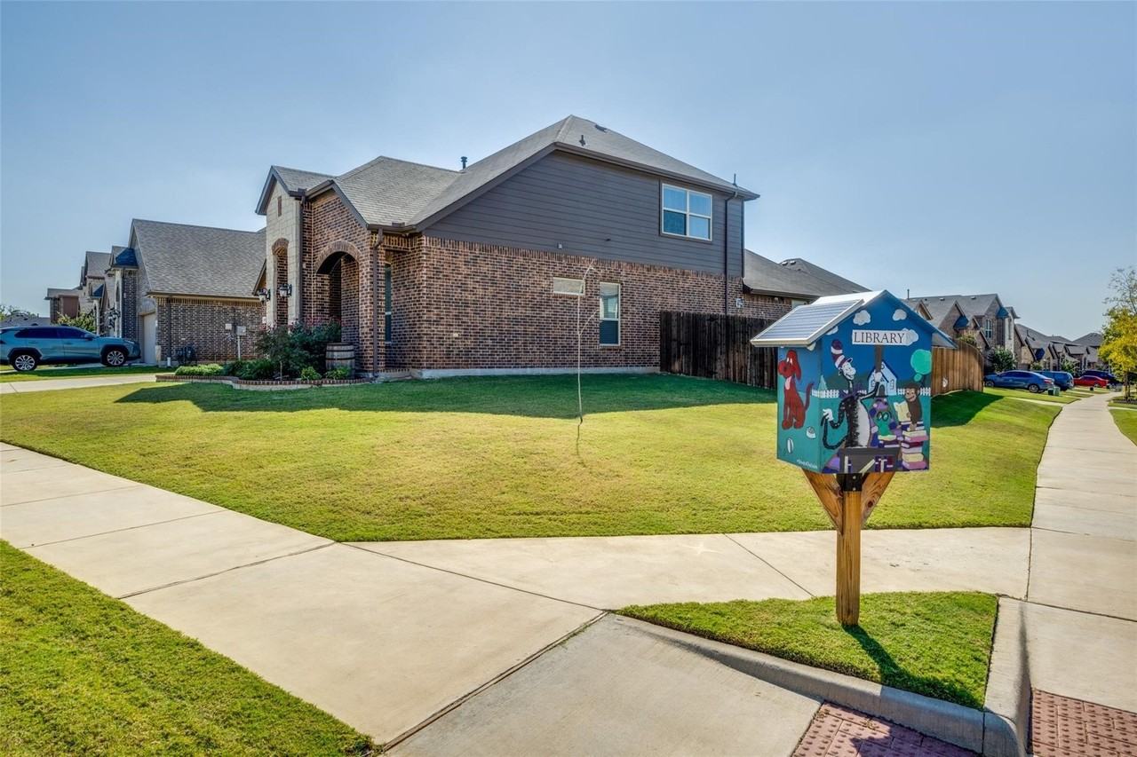 3520 Helm Ln - Photo 6 of 39