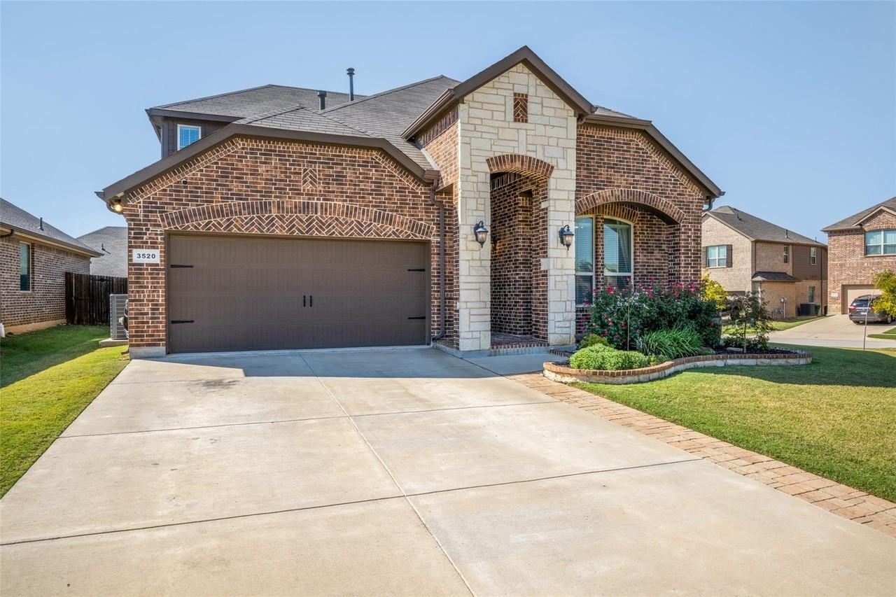 3520 Helm Ln - Photo 3 of 39