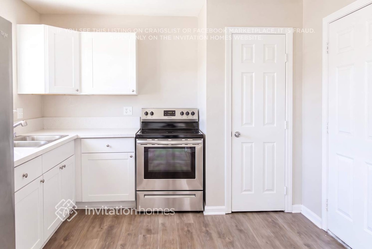 606 Greenhurst Rd - Photo 3 of 15
