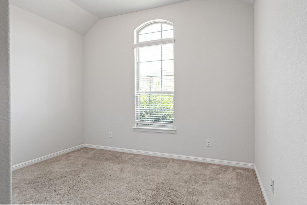 821 Falcon Rd - Photo 2 of 16
