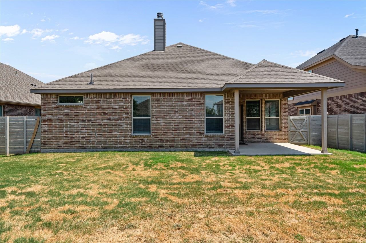 821 Falcon Rd - Photo 4 of 16