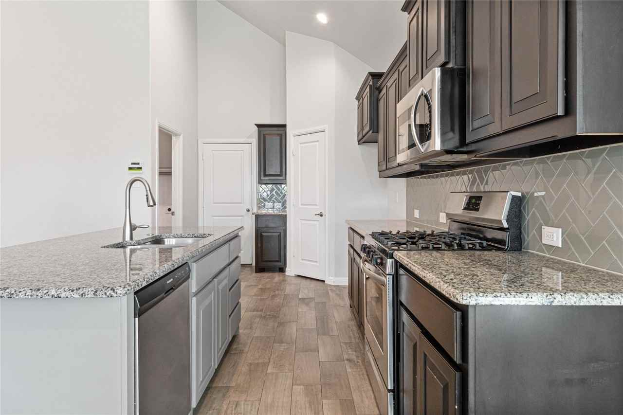 821 Falcon Rd - Photo 5 of 16