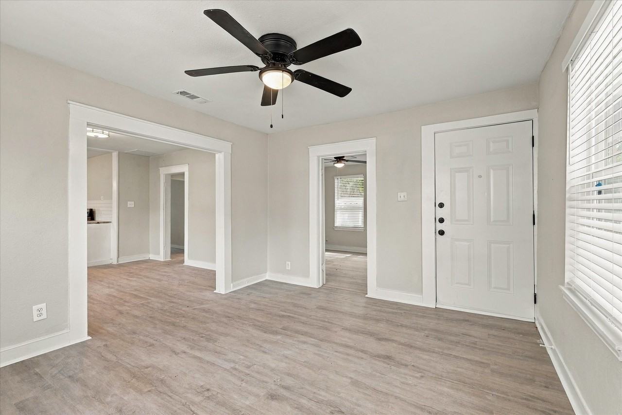 2842 Harlandale Ave - Photo 2 of 16