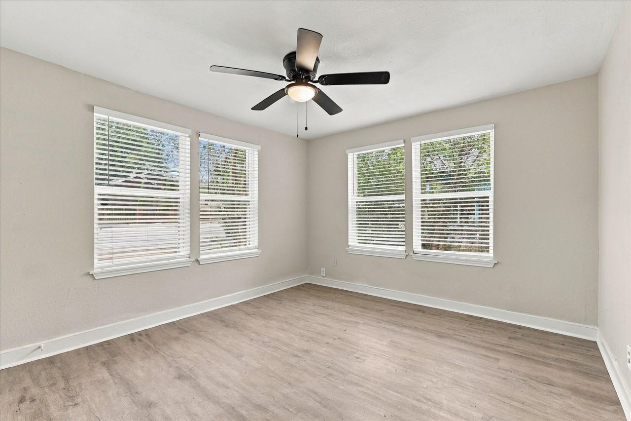 2842 Harlandale Ave - Photo 3 of 16