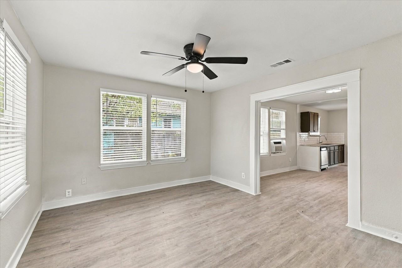 2842 Harlandale Ave - Photo 4 of 16