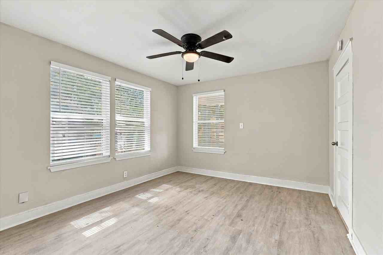 2842 Harlandale Ave - Photo 5 of 16