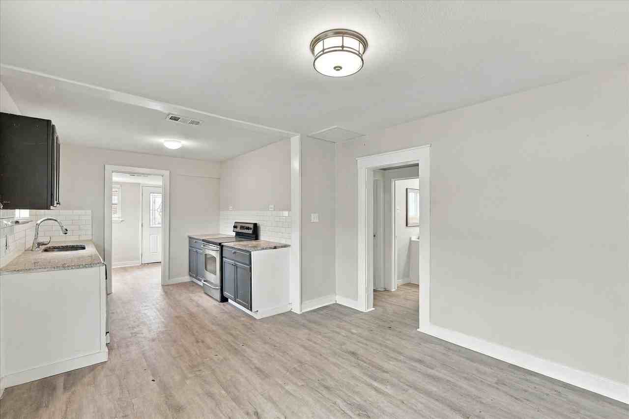 2842 Harlandale Ave - Photo 6 of 16