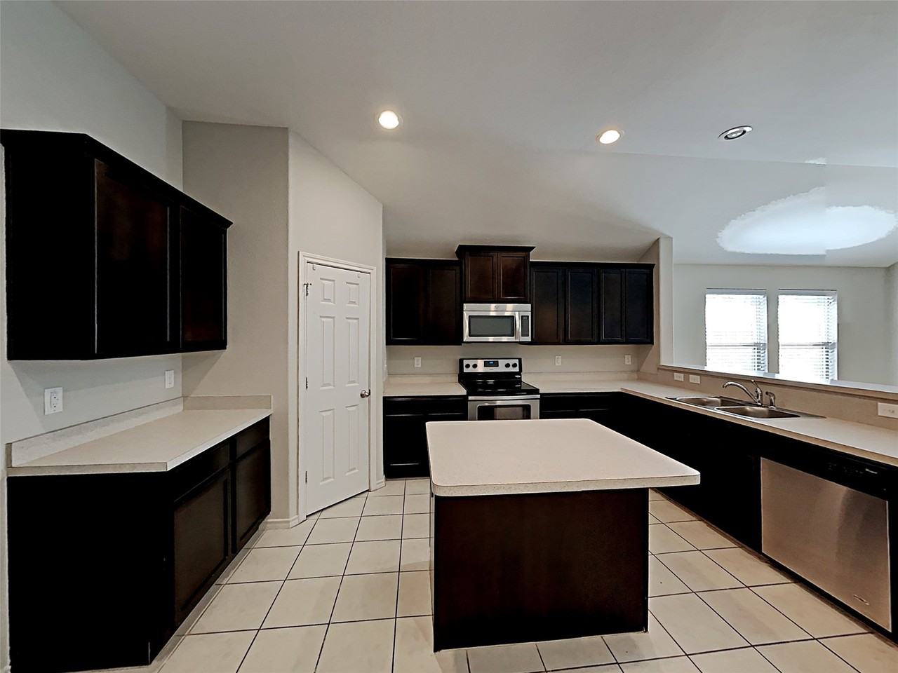 10129 Blue Bell Dr - Photo 4 of 16