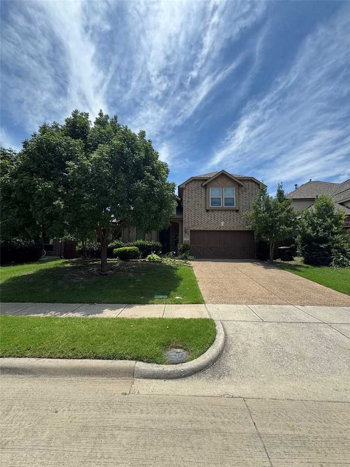 2324 Kemerton - Photo 2 of 38