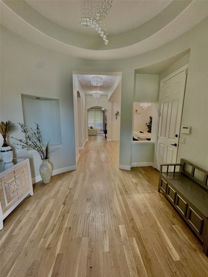 2324 Kemerton - Photo 5 of 38