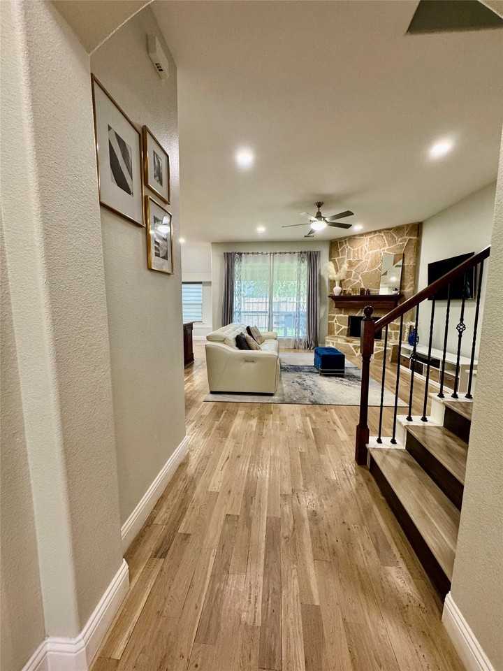 2324 Kemerton - Photo 7 of 38
