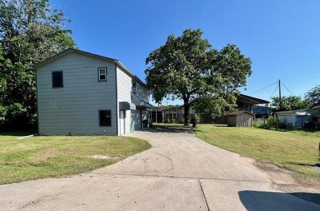 725 Summers Ln - Photo 3 of 16