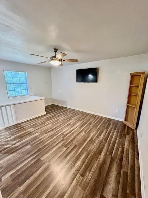 725 Summers Ln - Photo 6 of 16