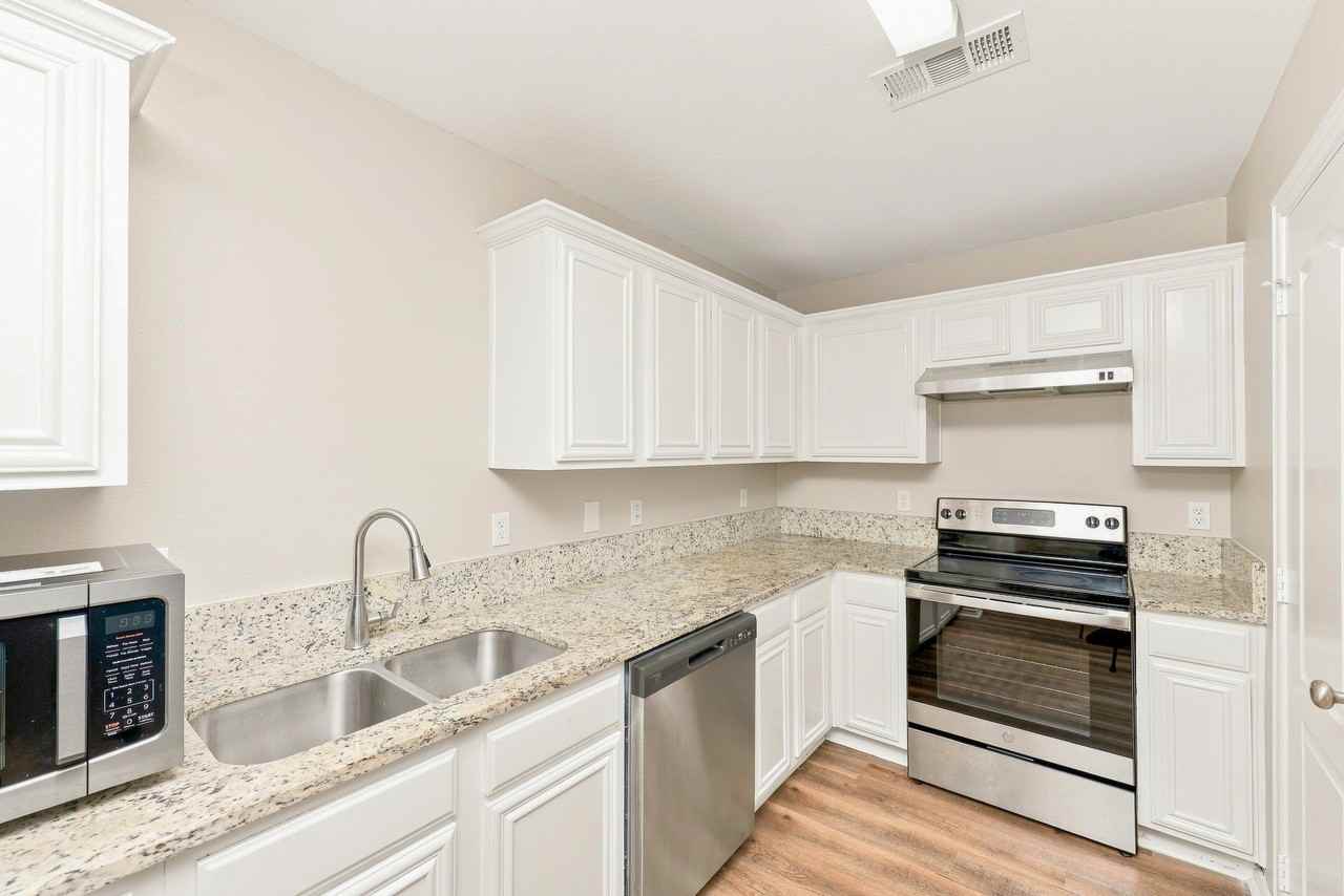 312 Ezekial Ave - Photo 4 of 17