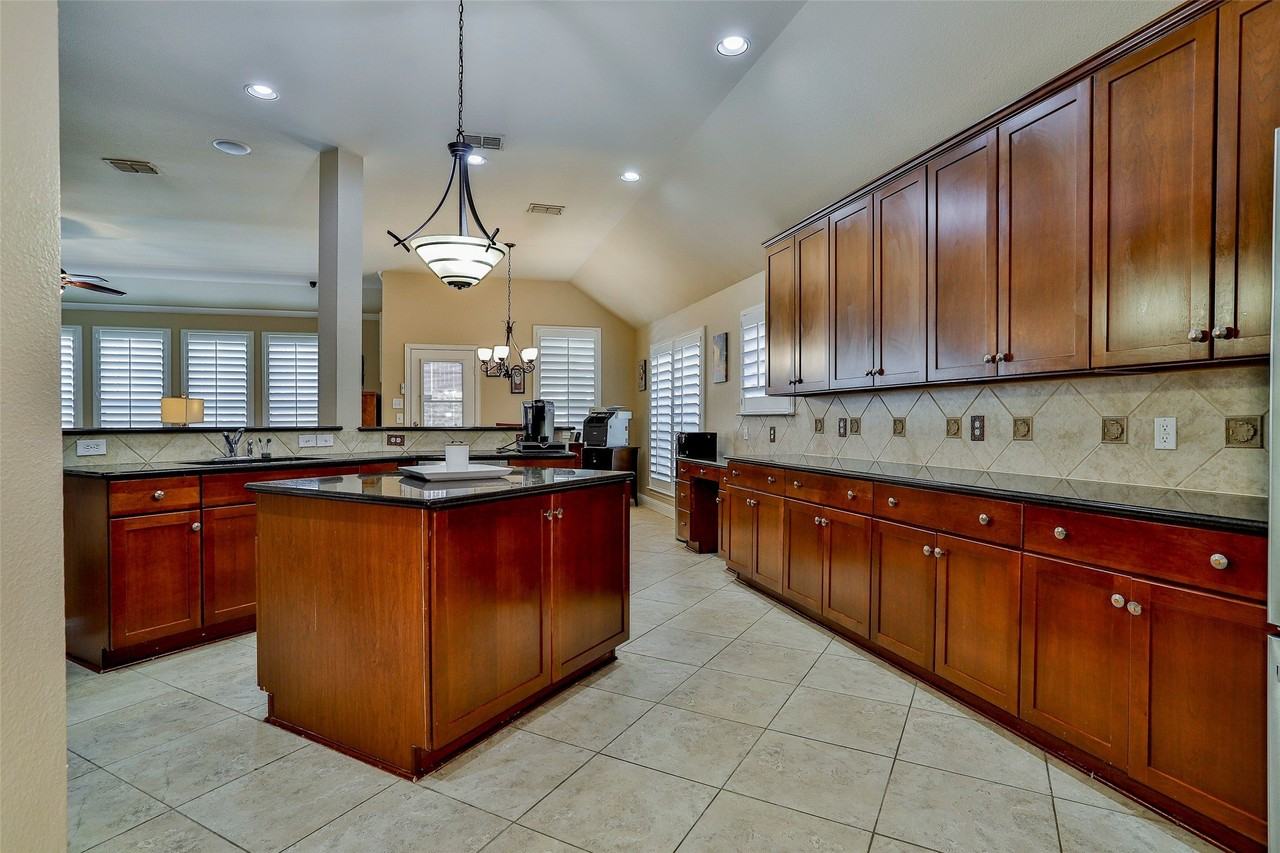 3513 Oliver Dr - Photo 4 of 17