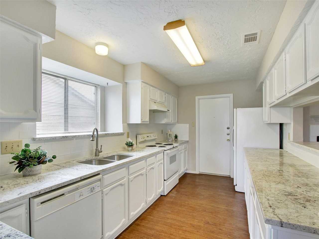 1328 Colmar Dr - Photo 3 of 3