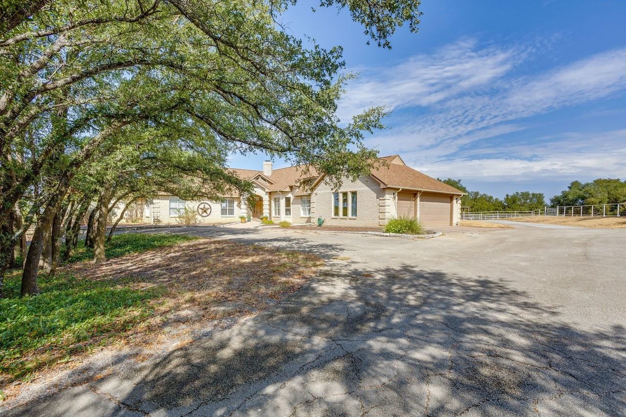 2112 Miller Ct - Photo 3 of 37