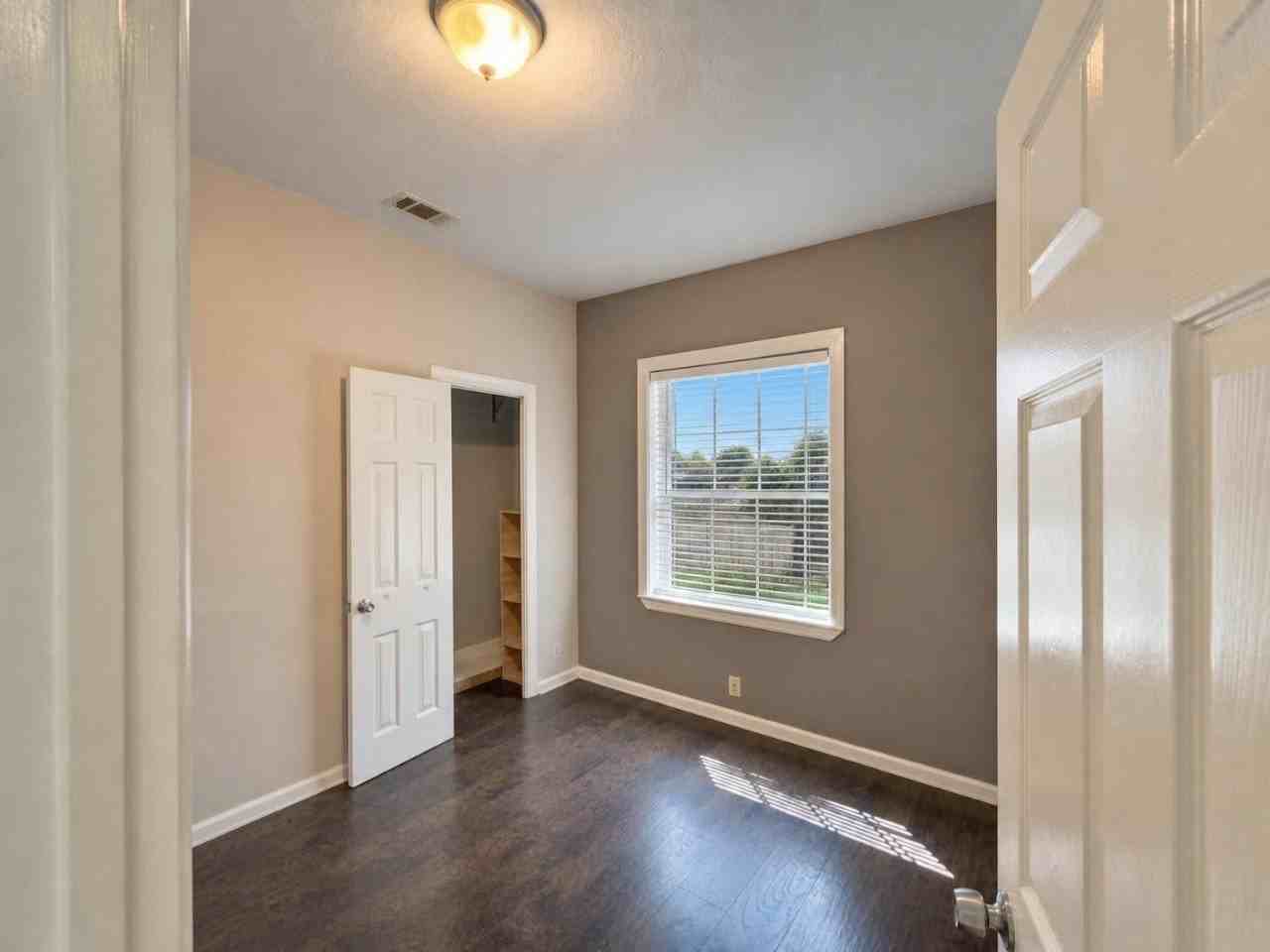 912 W Belt Line Rd - Photo 6 of 26