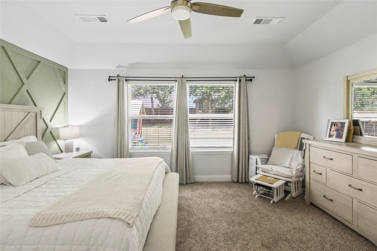 913 Freesia Dr - Photo 6 of 29