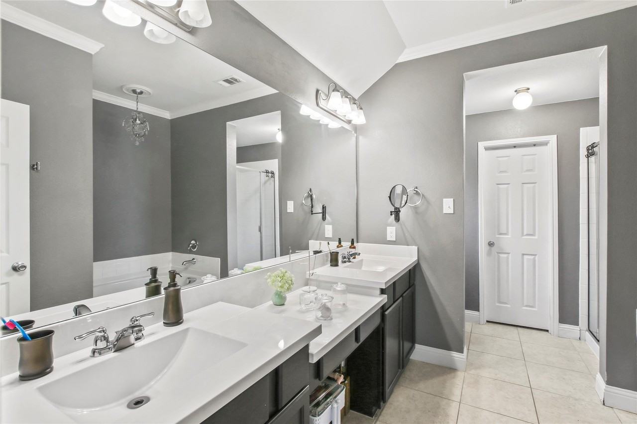 913 Freesia Dr - Photo 7 of 29