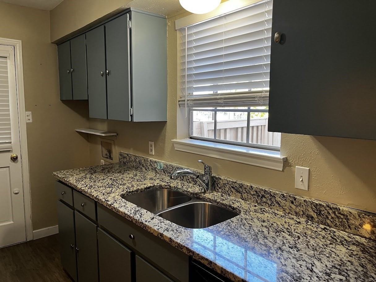 5602 Marina Dr - Photo 6 of 15