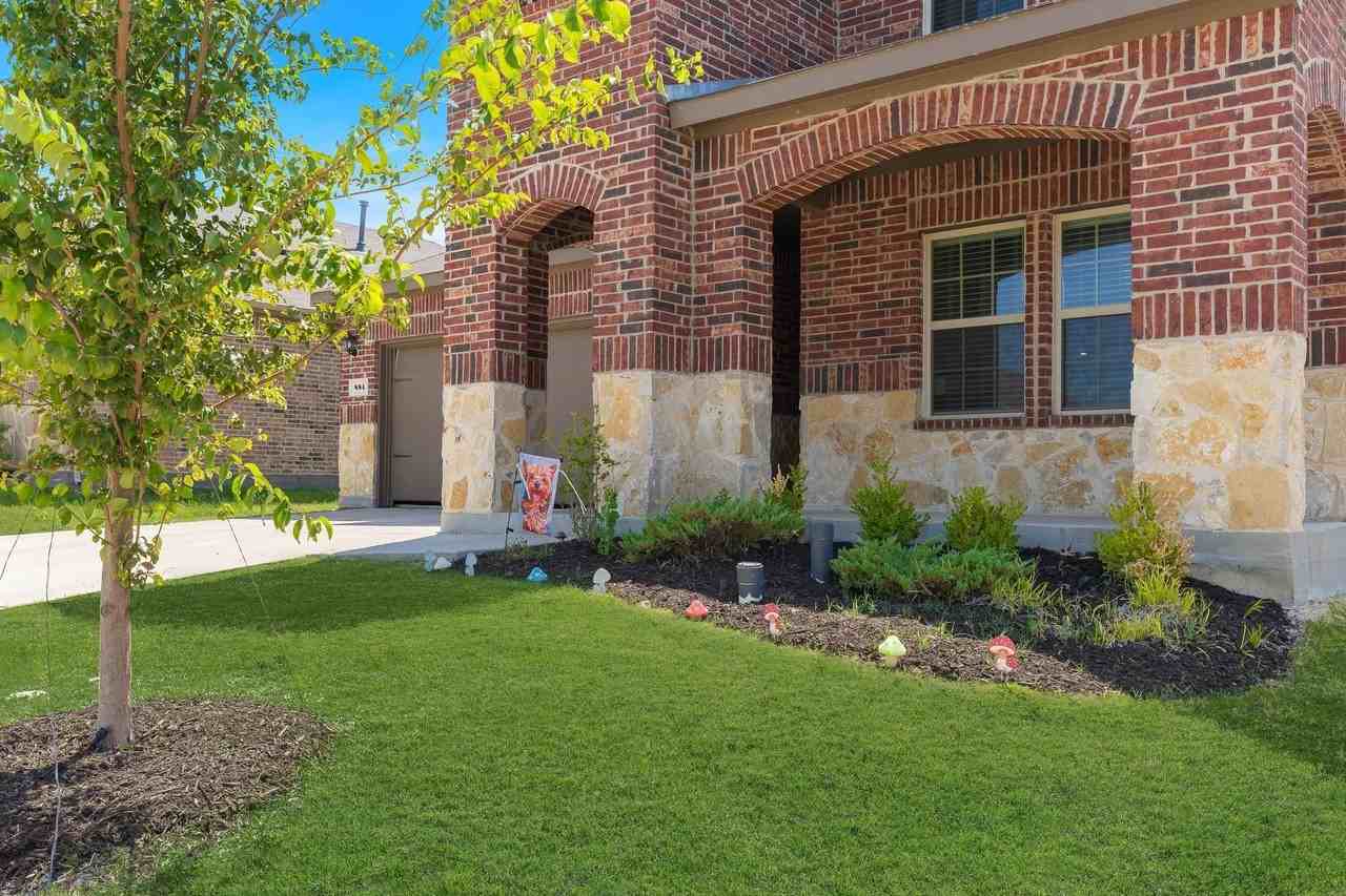 884 Jett Dr - Photo 2 of 35