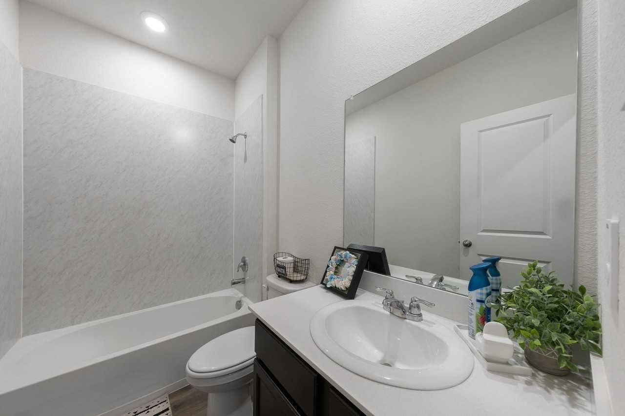 884 Jett Dr - Photo 6 of 35