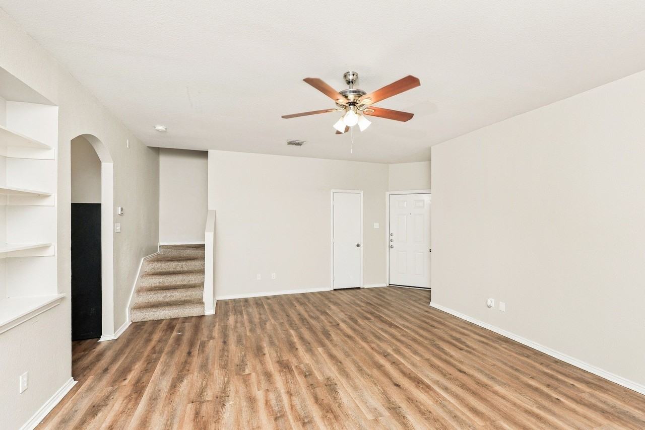 144 Creek Cove Dr - Photo 3 of 17