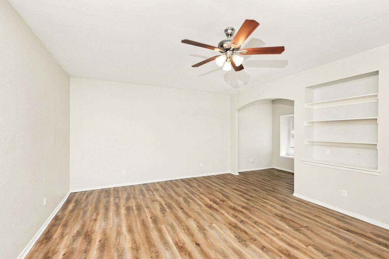 144 Creek Cove Dr - Photo 5 of 17