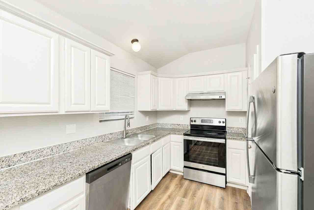 144 Creek Cove Dr - Photo 6 of 17