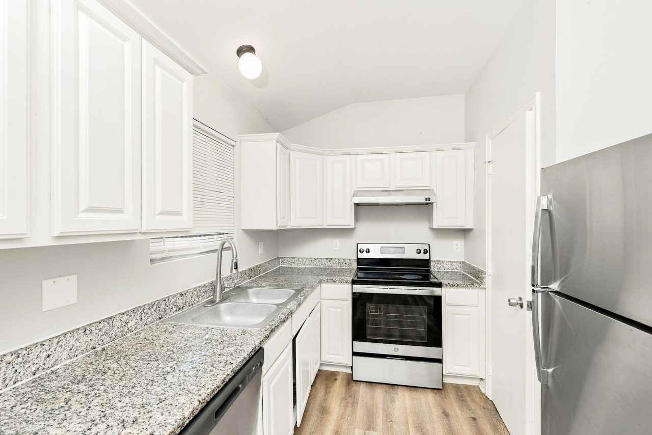 144 Creek Cove Dr - Photo 7 of 17