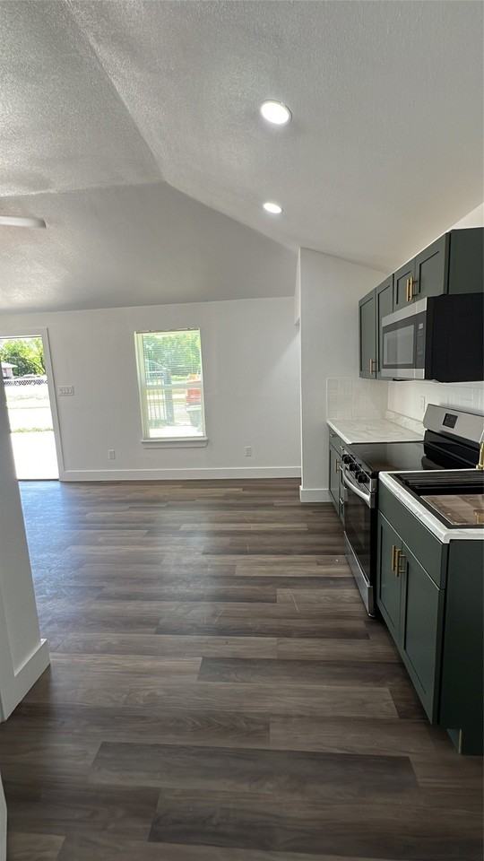 2102 E Overton Rd #B - Photo 3 of 8