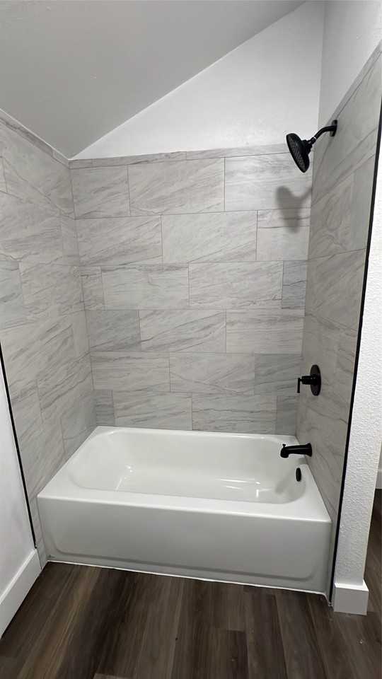 2102 E Overton Rd #B - Photo 4 of 8