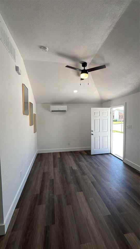 2102 E Overton Rd #B - Photo 7 of 8