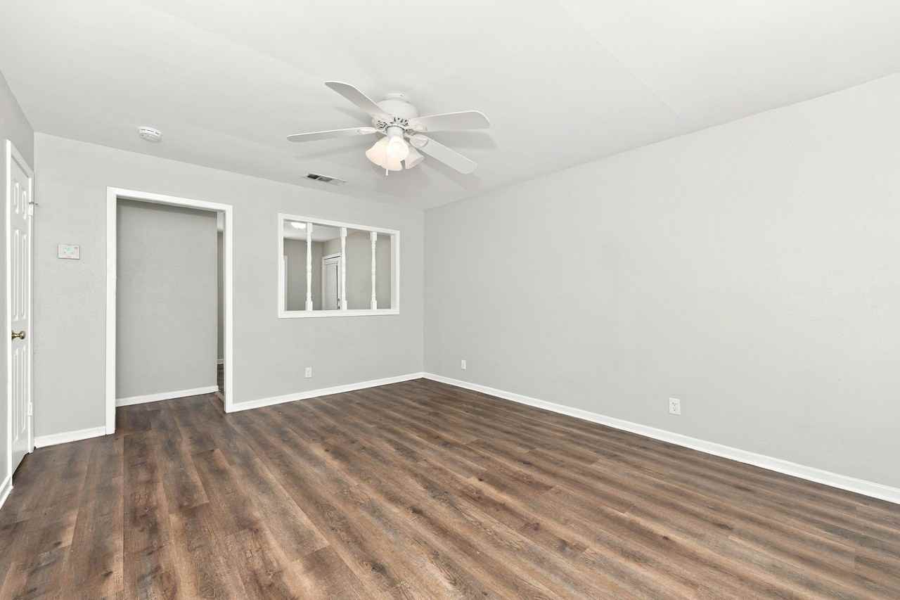 549 Nw Lorna St - Photo 3 of 17