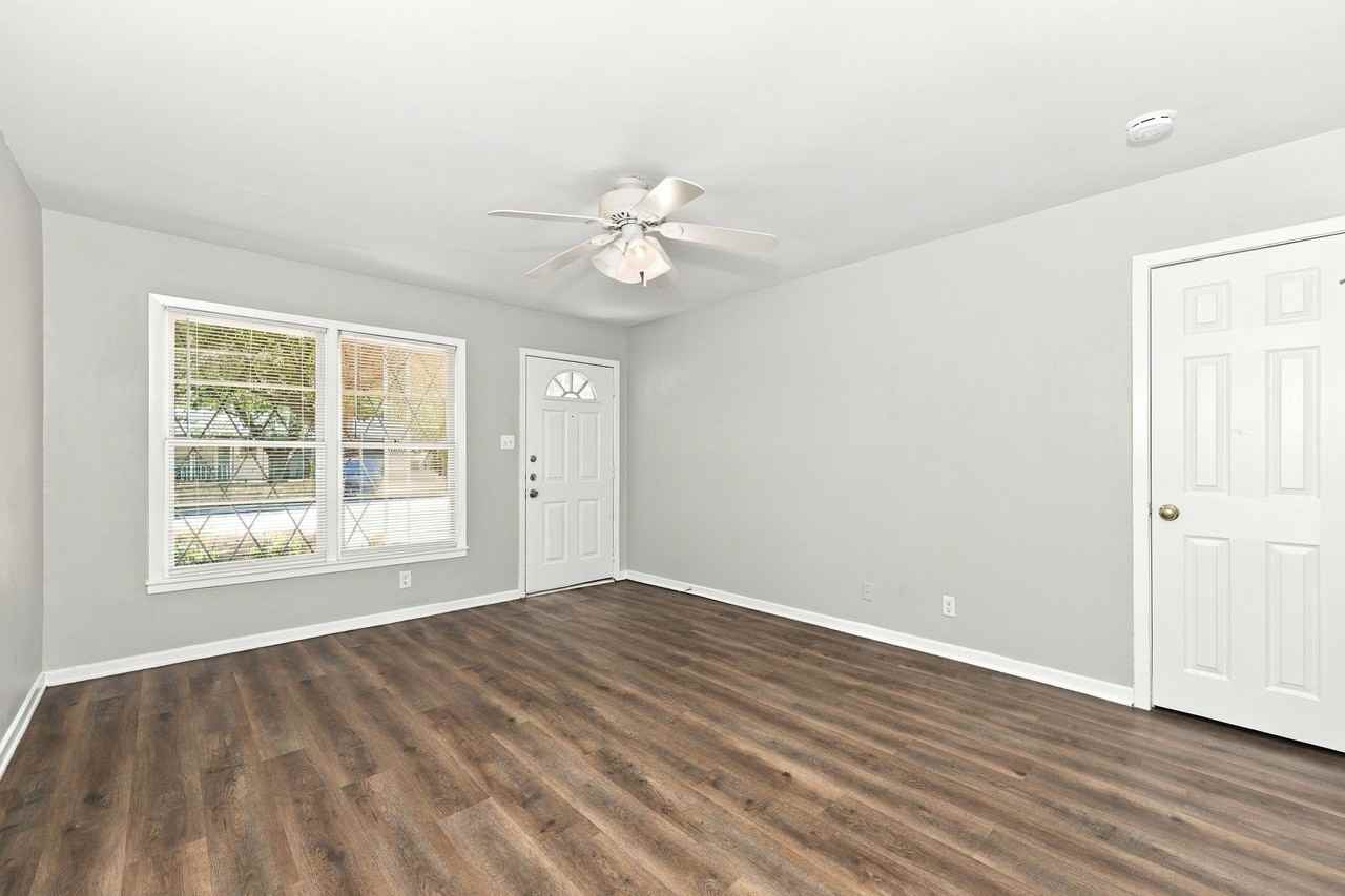 549 Nw Lorna St - Photo 5 of 17