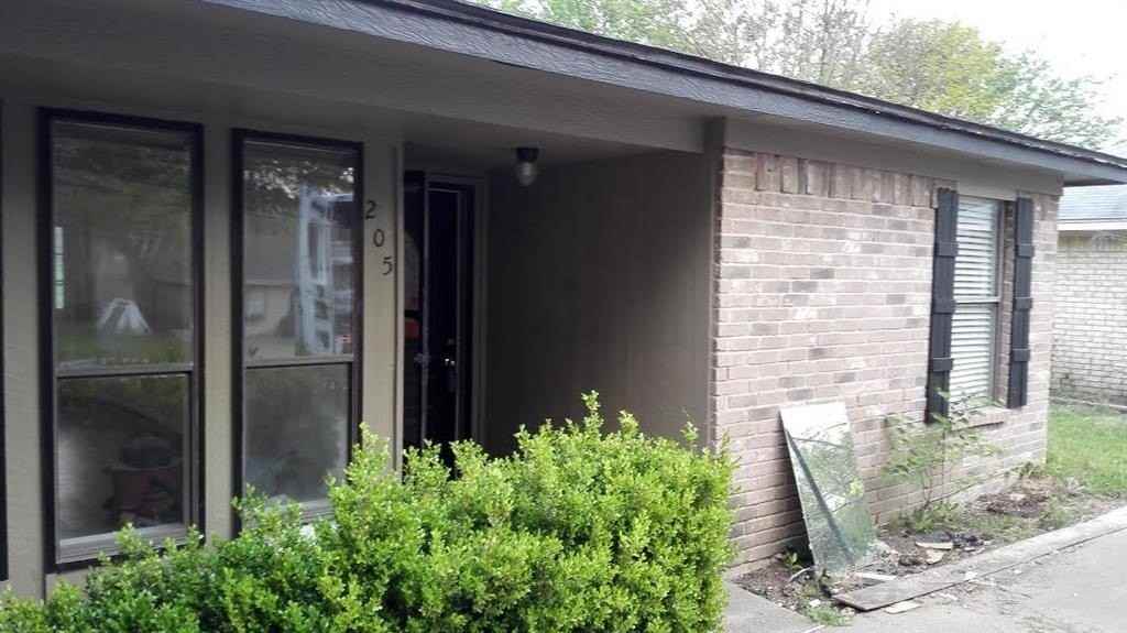 205 Rolling Hills Ln - Photo 2 of 6