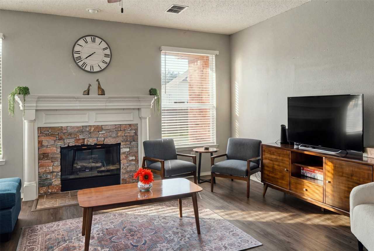 1424 Sunswept Ter - Photo 5 of 25