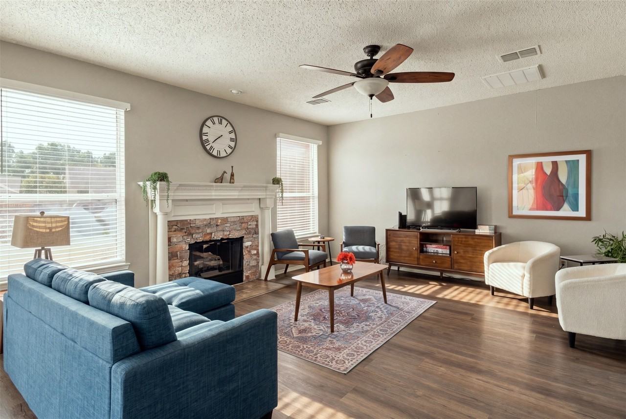 1424 Sunswept Ter - Photo 6 of 25