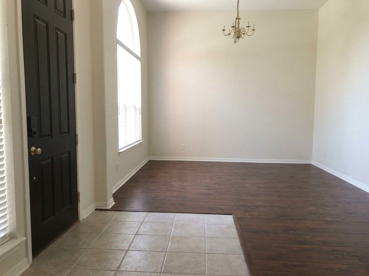 1911 Bridgewater Dr - Photo 2 of 22