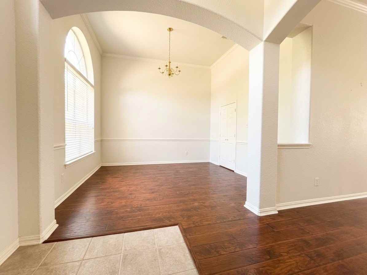 1911 Bridgewater Dr - Photo 3 of 22