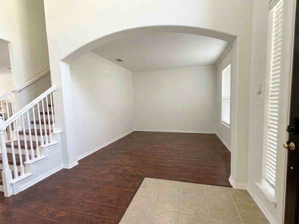 1911 Bridgewater Dr - Photo 4 of 22
