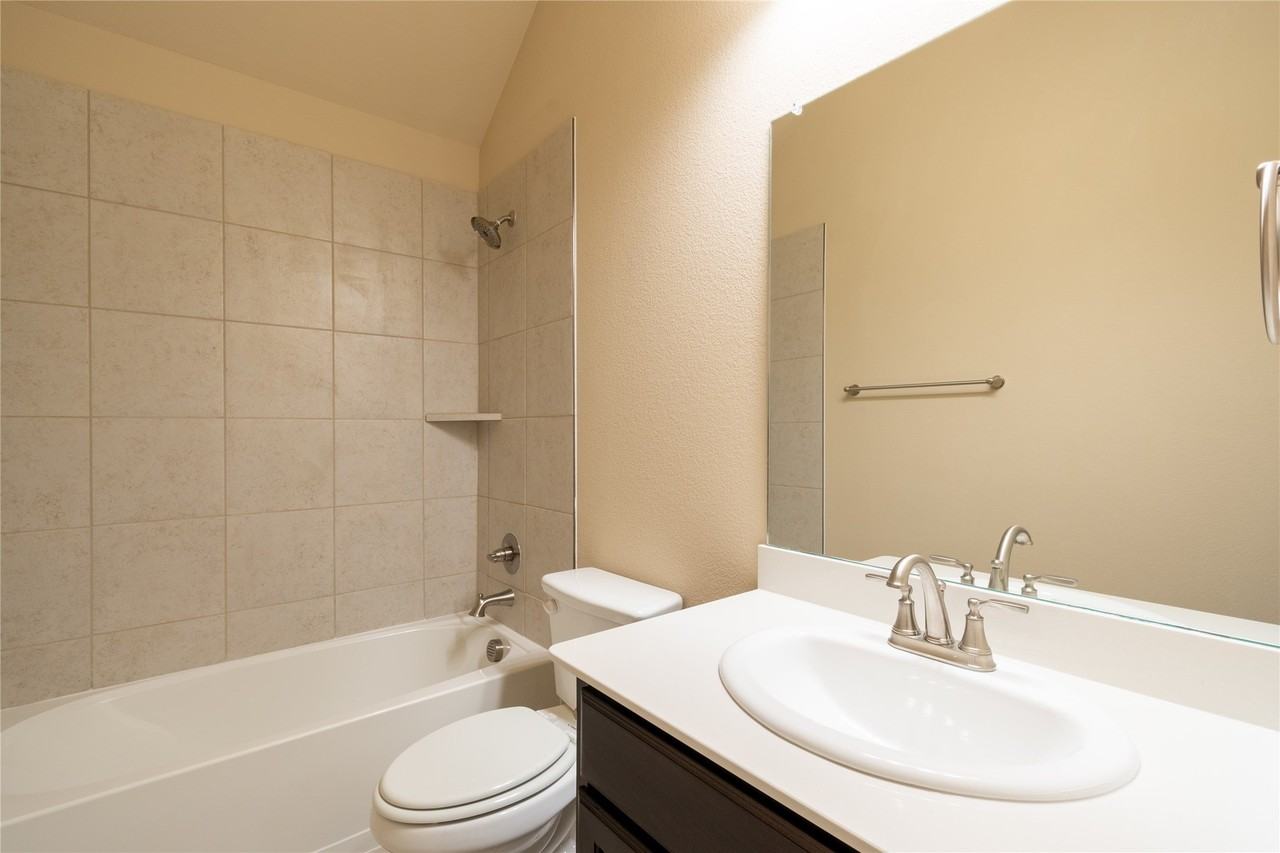 3014 Bobcat Dr - Photo 4 of 16