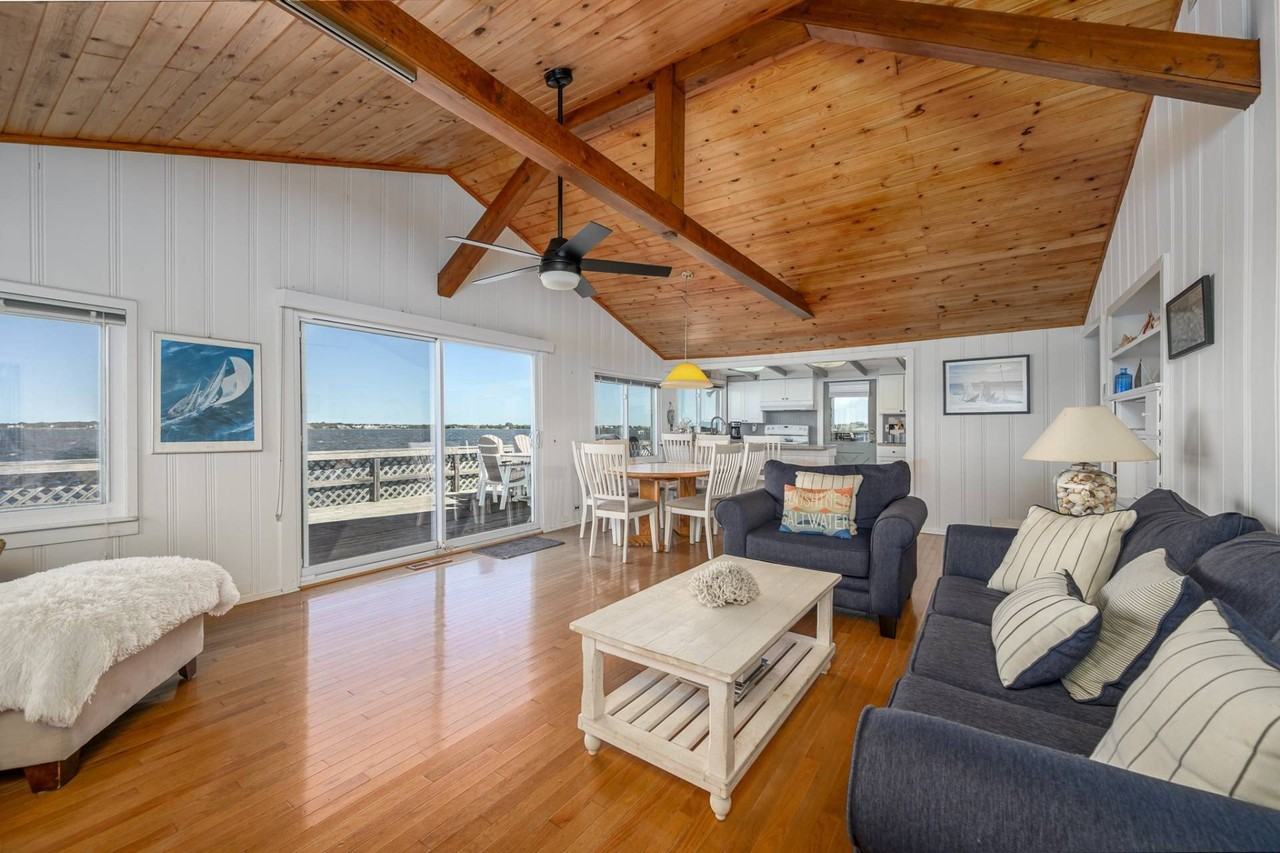 106 Harbor Rd - Photo 2 of 16